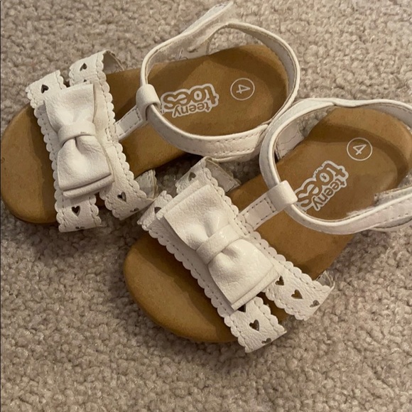 Cutest little white sandals 👡 - Picture 2 of 3